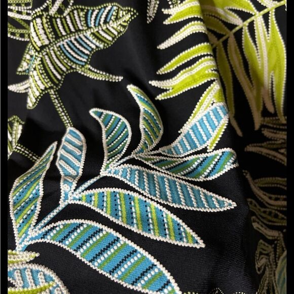 Ruby Rd. Silky Leaf Pattern Top in Black and Green Size 2X - Picture 3 of 5